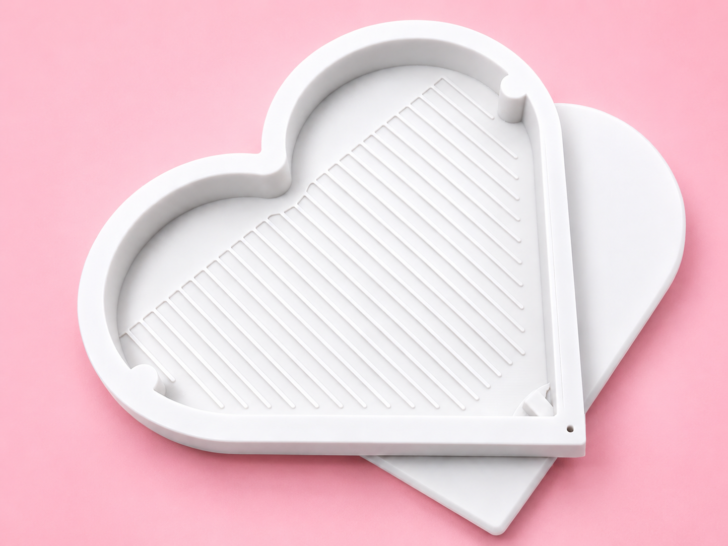 Heart Sorting Tray with Magnetic Lid and Pouring Spout